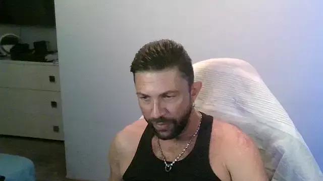 Aaronfire from StripChat is Freechat