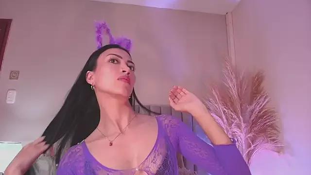 Try our girls live displays and explore the company of endless strippers, with beautiful physiques, vibrating toys and more.