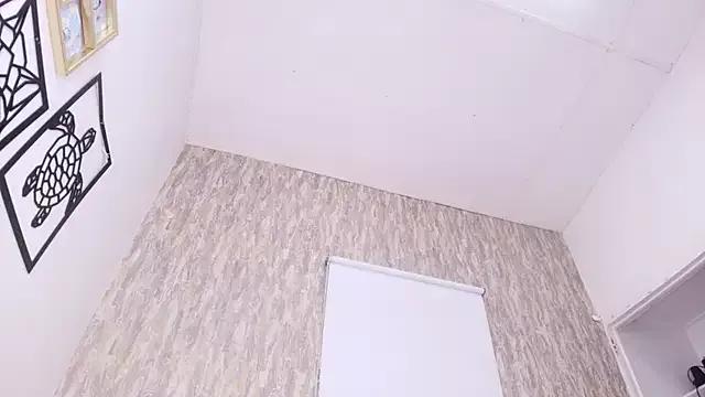 Try our girls live displays and explore the company of endless strippers, with beautiful physiques, vibrating toys and more.