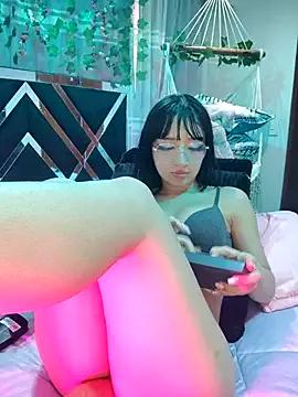 Try our girls live displays and explore the company of endless strippers, with beautiful physiques, vibrating toys and more.