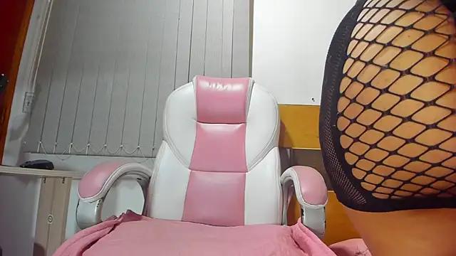 Try our girls live displays and explore the company of endless strippers, with beautiful physiques, vibrating toys and more.