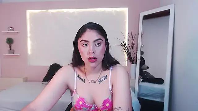Try our girls live displays and explore the company of endless strippers, with beautiful physiques, vibrating toys and more.