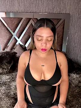 Try our girls live displays and explore the company of endless strippers, with beautiful physiques, vibrating toys and more.