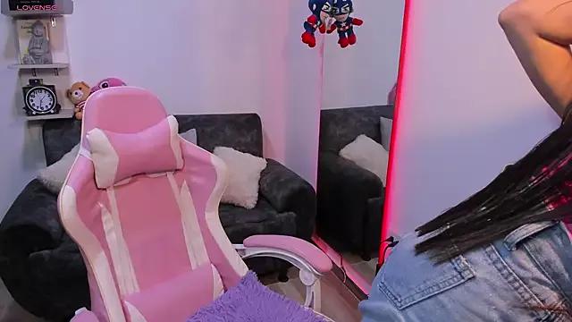 AdelaParker from StripChat is Freechat