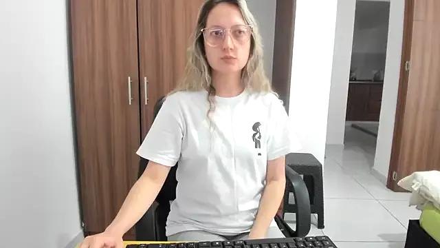 Adele_johnsonn1 from StripChat is Freechat