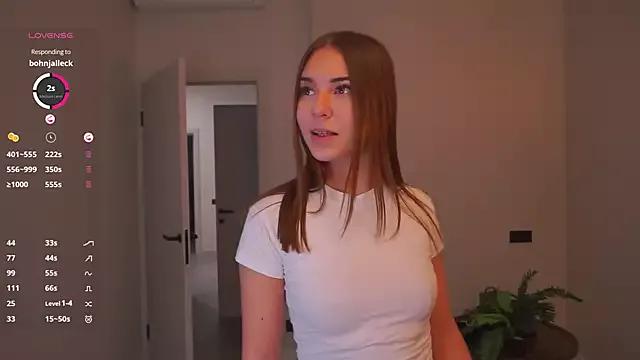 AdrianaCoenen from StripChat is Freechat