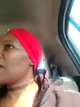 AfricanSquirtingQueen from StripChat is Freechat