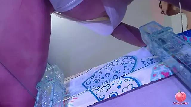 Try our girls live displays and explore the company of endless strippers, with beautiful physiques, vibrating toys and more.