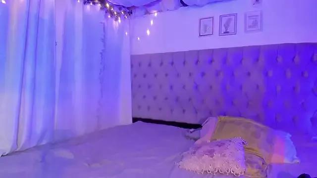 Try our girls live displays and explore the company of endless strippers, with beautiful physiques, vibrating toys and more.