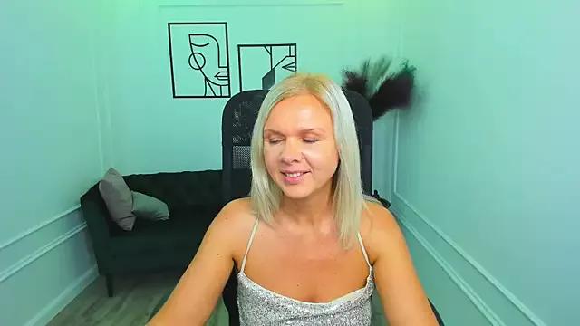 Try our girls live displays and explore the company of endless strippers, with beautiful physiques, vibrating toys and more.