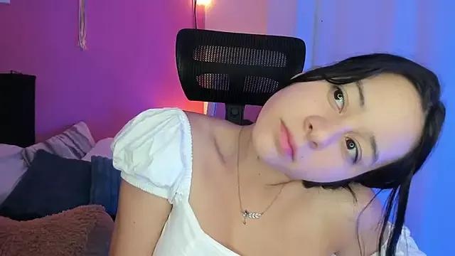 Try our girls live displays and explore the company of endless strippers, with beautiful physiques, vibrating toys and more.