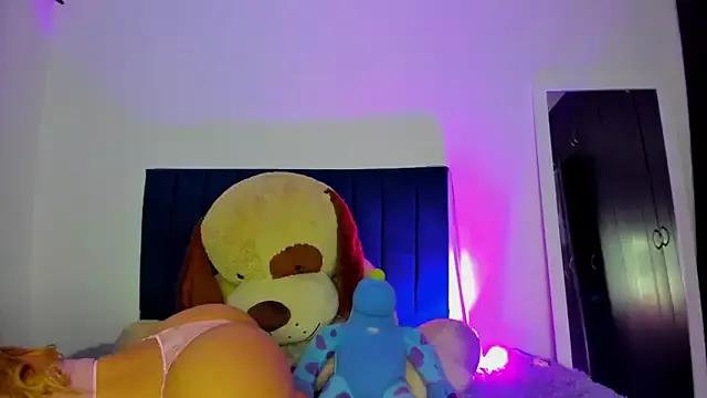 Try our girls live displays and explore the company of endless strippers, with beautiful physiques, vibrating toys and more.