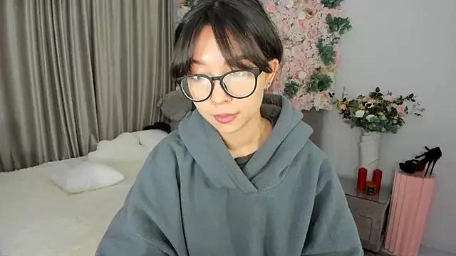 Try our girls live displays and explore the company of endless strippers, with beautiful physiques, vibrating toys and more.