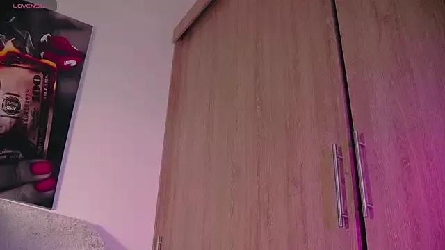 Try our girls live displays and explore the company of endless strippers, with beautiful physiques, vibrating toys and more.