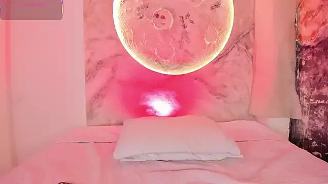 Try our girls live displays and explore the company of endless strippers, with beautiful physiques, vibrating toys and more.