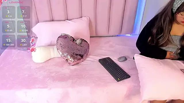 Try our girls live displays and explore the company of endless strippers, with beautiful physiques, vibrating toys and more.