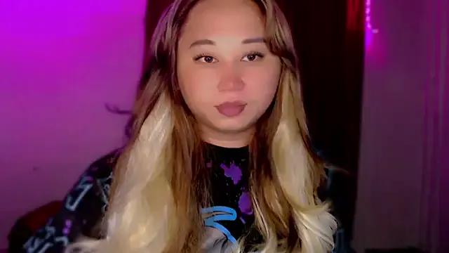 Try our girls live displays and explore the company of endless strippers, with beautiful physiques, vibrating toys and more.