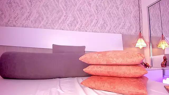 Try our girls live displays and explore the company of endless strippers, with beautiful physiques, vibrating toys and more.
