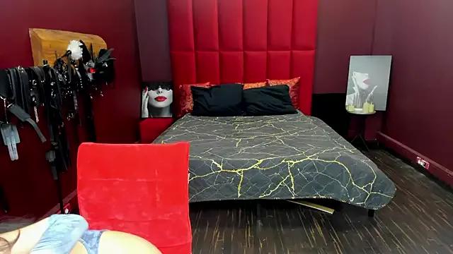Try our girls live displays and explore the company of endless strippers, with beautiful physiques, vibrating toys and more.