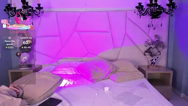 Aitana_Hilton_ — Happy Thursday Aitana