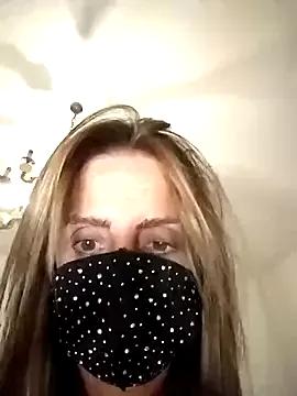 Akemi_rossi from StripChat is Freechat