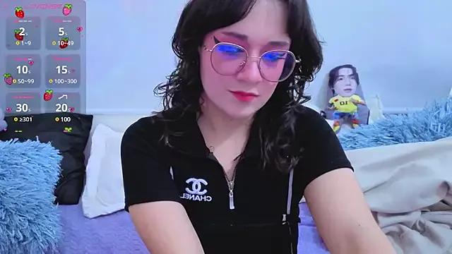 Try our girls live displays and explore the company of endless strippers, with beautiful physiques, vibrating toys and more.
