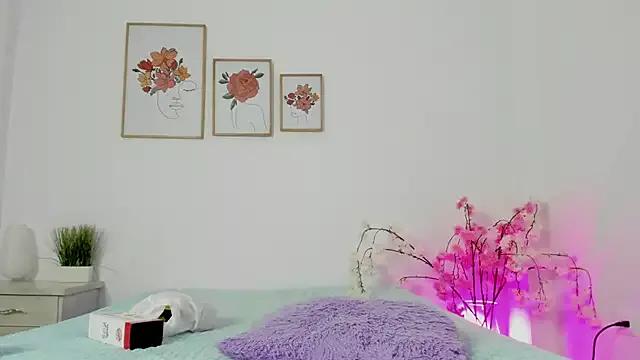 Try our girls live displays and explore the company of endless strippers, with beautiful physiques, vibrating toys and more.