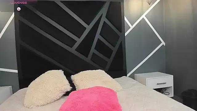Try our girls live displays and explore the company of endless strippers, with beautiful physiques, vibrating toys and more.