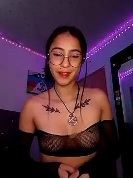 Try our girls live displays and explore the company of endless strippers, with beautiful physiques, vibrating toys and more.