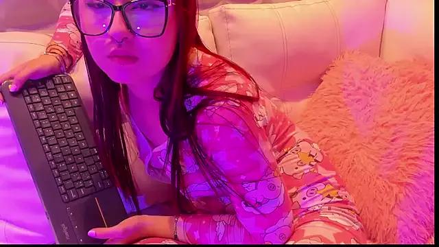 Try our girls live displays and explore the company of endless strippers, with beautiful physiques, vibrating toys and more.