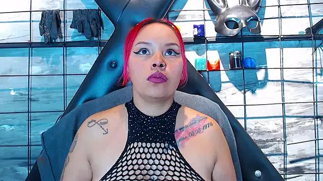 Try our girls live displays and explore the company of endless strippers, with beautiful physiques, vibrating toys and more.