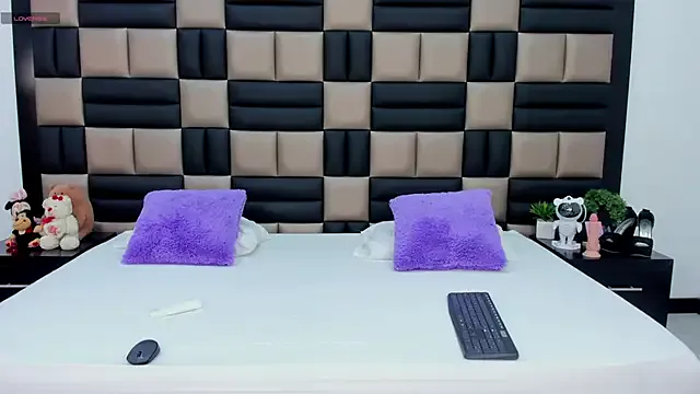 AlanaCusack — Lick my nipples 