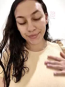AlanaDesire from StripChat is Freechat