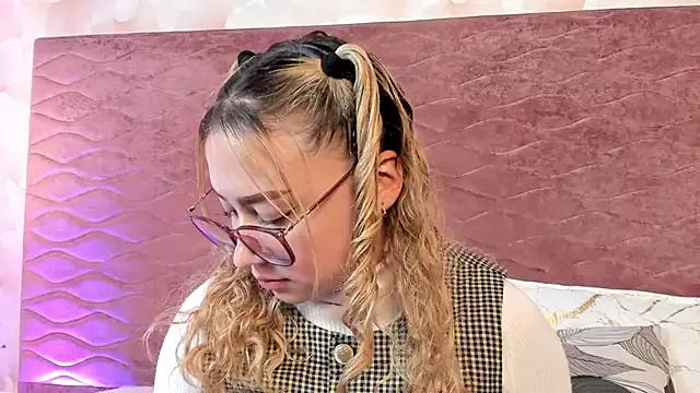 AlanaLeBlanc from StripChat is Freechat