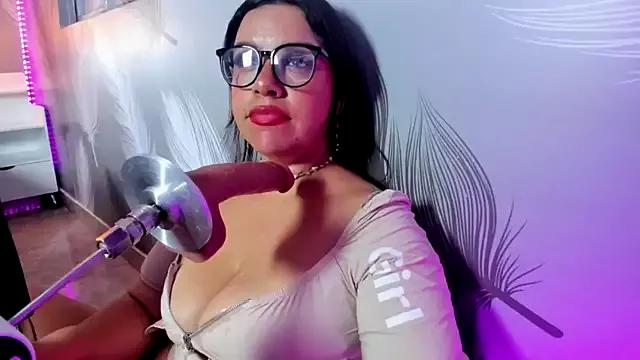 Try our girls live displays and explore the company of endless strippers, with beautiful physiques, vibrating toys and more.