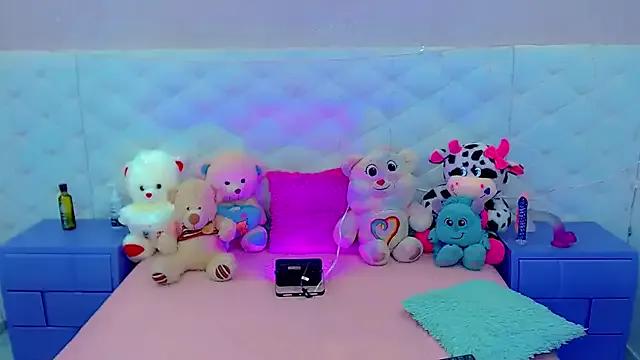 Try our girls live displays and explore the company of endless strippers, with beautiful physiques, vibrating toys and more.