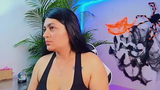 Try our girls live displays and explore the company of endless strippers, with beautiful physiques, vibrating toys and more.