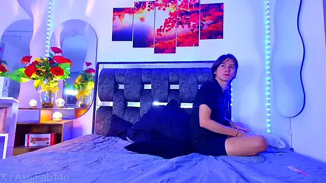 Try our girls live displays and explore the company of endless strippers, with beautiful physiques, vibrating toys and more.