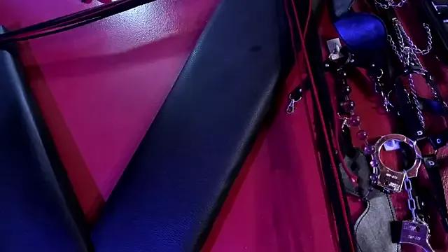 Try our girls live displays and explore the company of endless strippers, with beautiful physiques, vibrating toys and more.