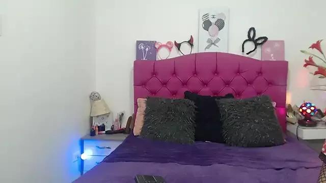 Try our girls live displays and explore the company of endless strippers, with beautiful physiques, vibrating toys and more.