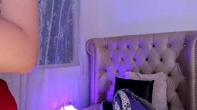 Try our girls live displays and explore the company of endless strippers, with beautiful physiques, vibrating toys and more.