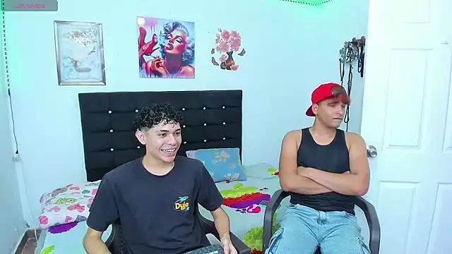 Alexander_and_Xiao from StripChat is Freechat