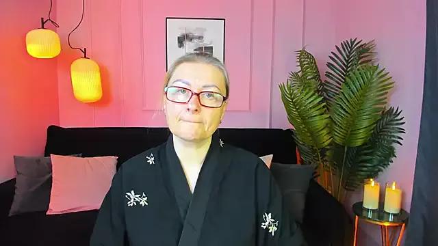 Try our girls live displays and explore the company of endless strippers, with beautiful physiques, vibrating toys and more.