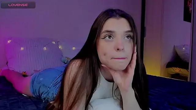 AlexandraMarlow from StripChat is Freechat