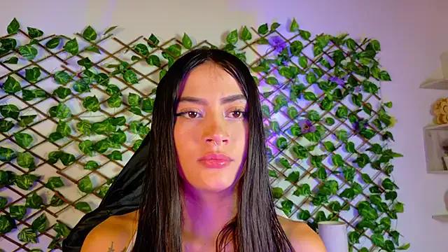 Try our girls live displays and explore the company of endless strippers, with beautiful physiques, vibrating toys and more.