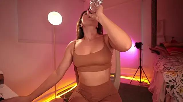 Try our girls live displays and explore the company of endless strippers, with beautiful physiques, vibrating toys and more.