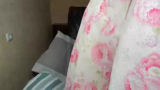 AliceDia from StripChat is Freechat