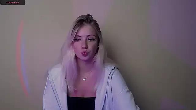 Try our girls live displays and explore the company of endless strippers, with beautiful physiques, vibrating toys and more.