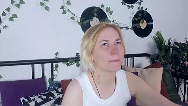 AliceMaurik from StripChat is Freechat