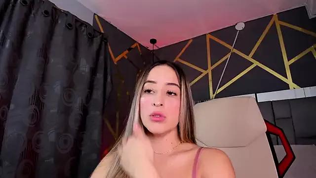 Try our girls live displays and explore the company of endless strippers, with beautiful physiques, vibrating toys and more.